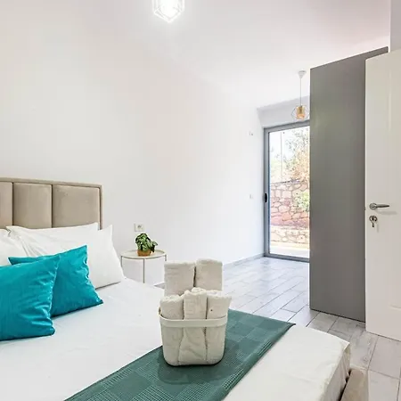 House Of Stones 8, Cozy 1br W Parking Appartement Himarë