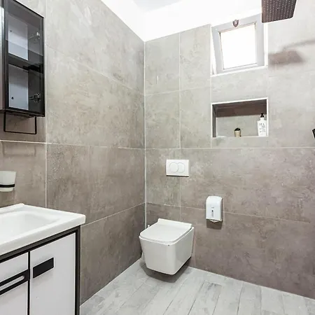 House Of Stones 8, Cozy 1br W Parking Himarë