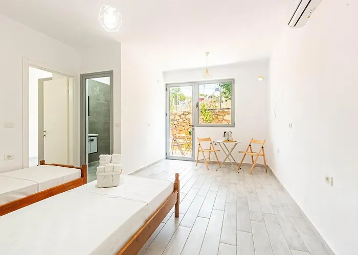 House Of Stones 8, Cozy 1br W Parking * Himarë